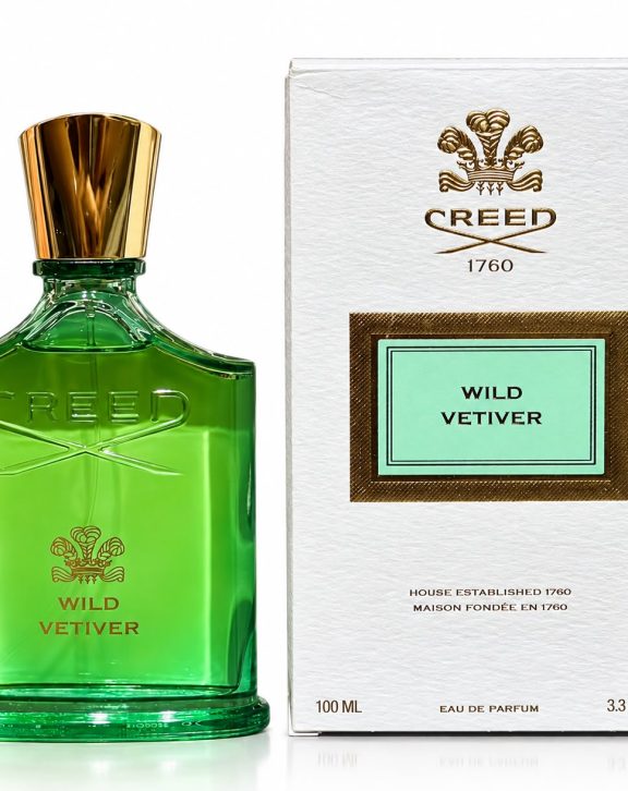 Género Unisex Categoría de la marca Nicho Clima Primavera (Templado, cálido), Verano (Calor), Otoño (Templado) Acordes principales Fresco, Amaderado, Cítrico, Especiado, Verde Concentración Eau de Parfum (EDP) Año de lanzamiento 2026 País Francia / Reino Unido Notas de salida Bergamota, mandarina, jengibre (y toques de pimienta rosa / baya de Timur) Notas de corazón Vetiver, notas herbales, grosella negra y geranio Notas de fondo Sándalo, almizcle, ámbar y maderas (amberwood)